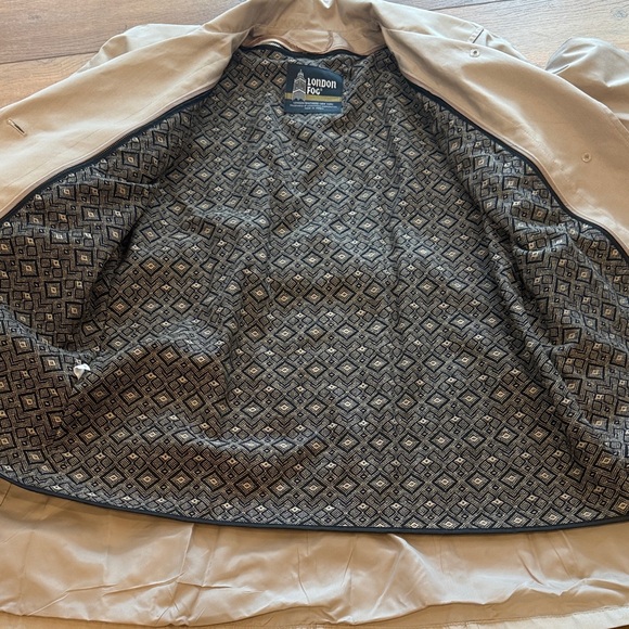 Vintage London Fog Beige Trench Coat Belted Size 8 Reg Classic Raincoat - Picture 7 of 16